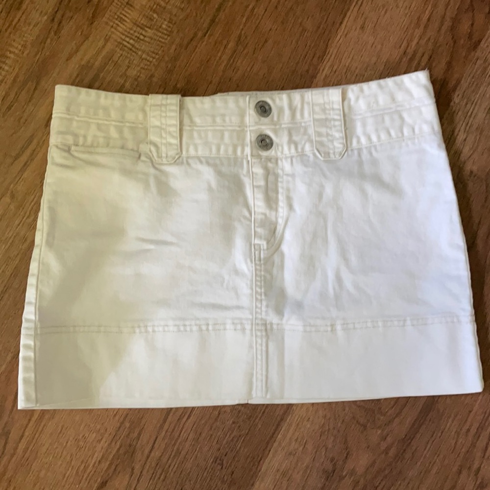 American eagle stretch white jean skirt size 6